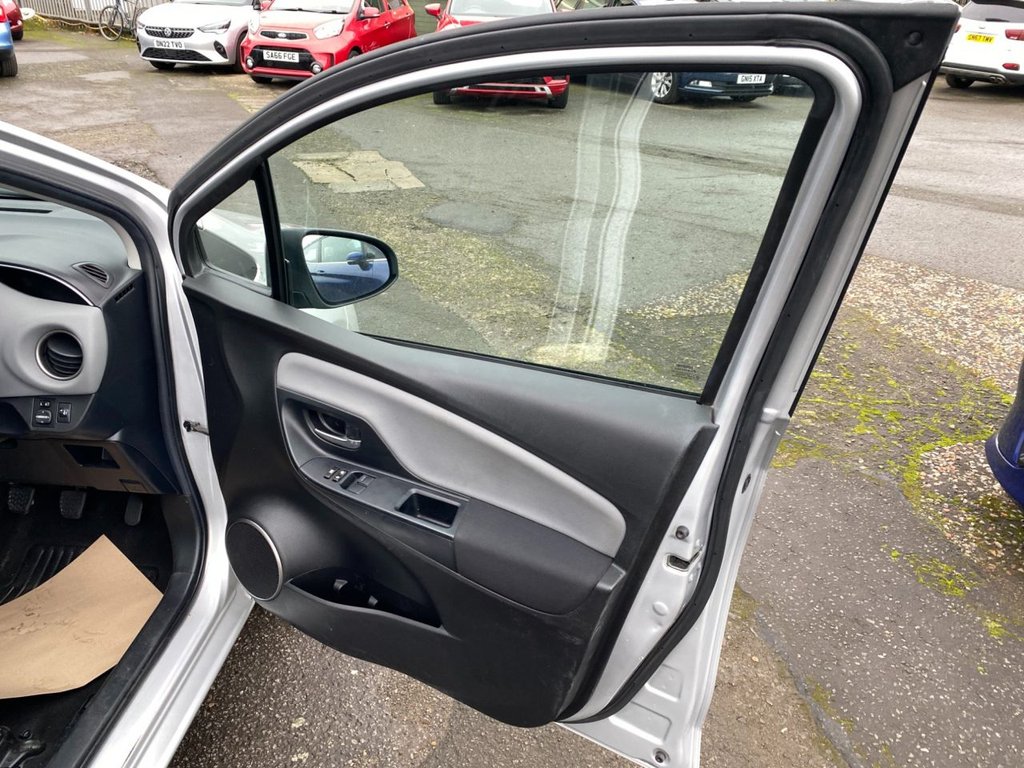 Used Toyota Yaris 2015 for sale - 76570452: Photo 33