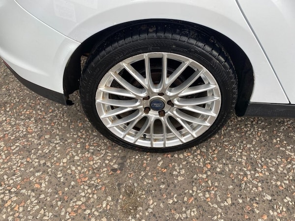 Used Ford Focus 2011 for sale - 76178436: Photo 9
