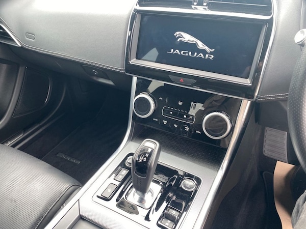 Used Jaguar XE 2019 for sale - 75047193: Photo 20