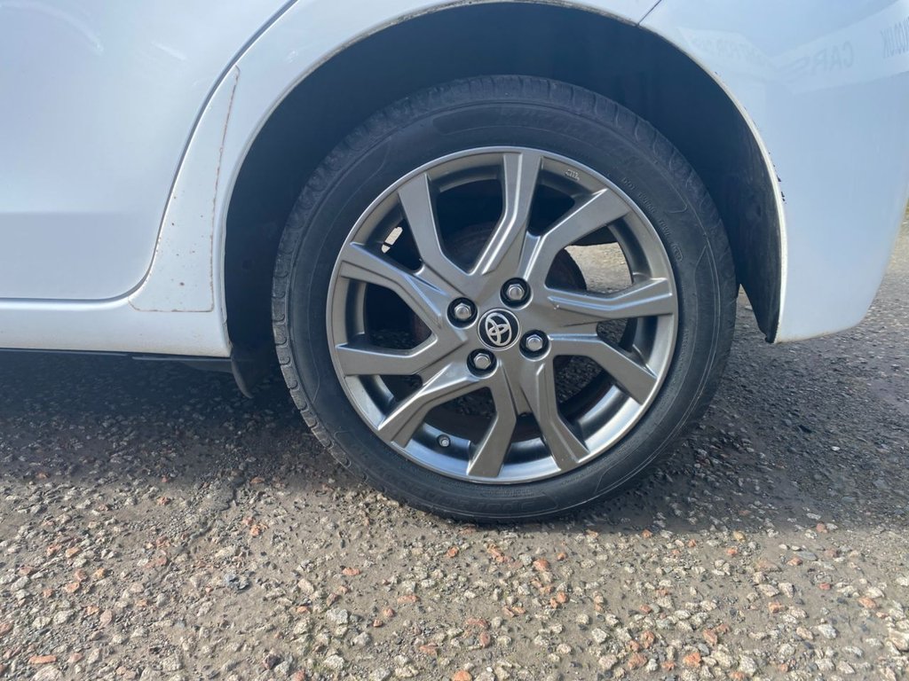 Used Toyota Yaris 2015 for sale - 77920232: Photo 12