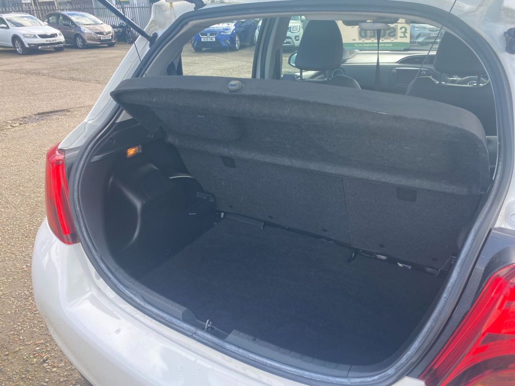 Used Toyota Yaris 2015 for sale - 77920232: Photo 15