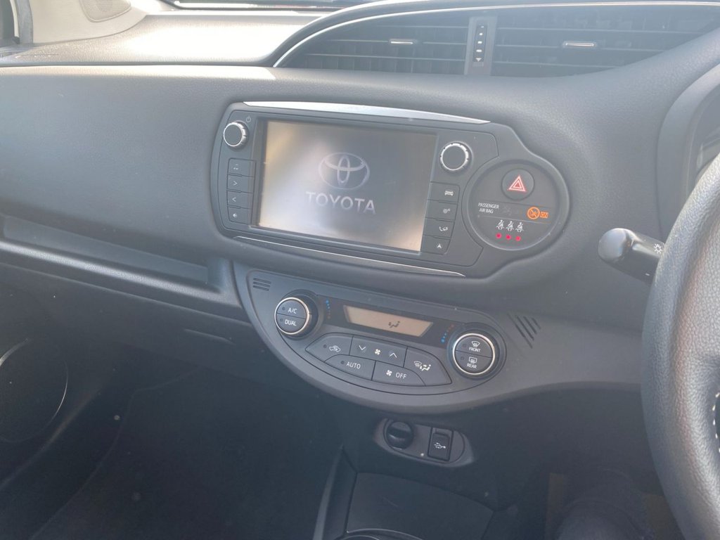 Used Toyota Yaris 2015 for sale - 77920232: Photo 18