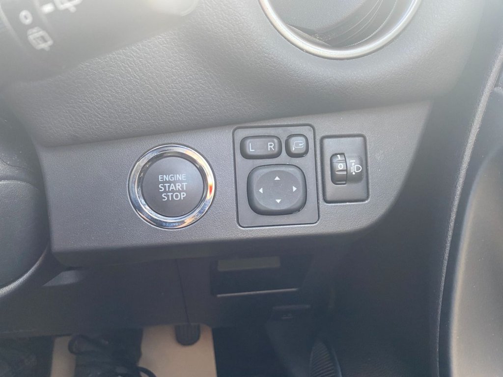 Used Toyota Yaris 2015 for sale - 77920232: Photo 23