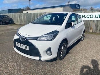 Used Toyota Yaris 2015 for sale - 77920232: Photo