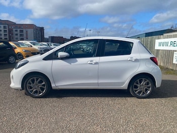 Used Toyota Yaris 2015 for sale - 77920232: Photo