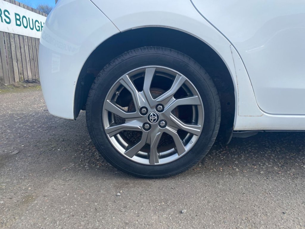 Used Toyota Yaris 2015 for sale - 77920232: Photo 9