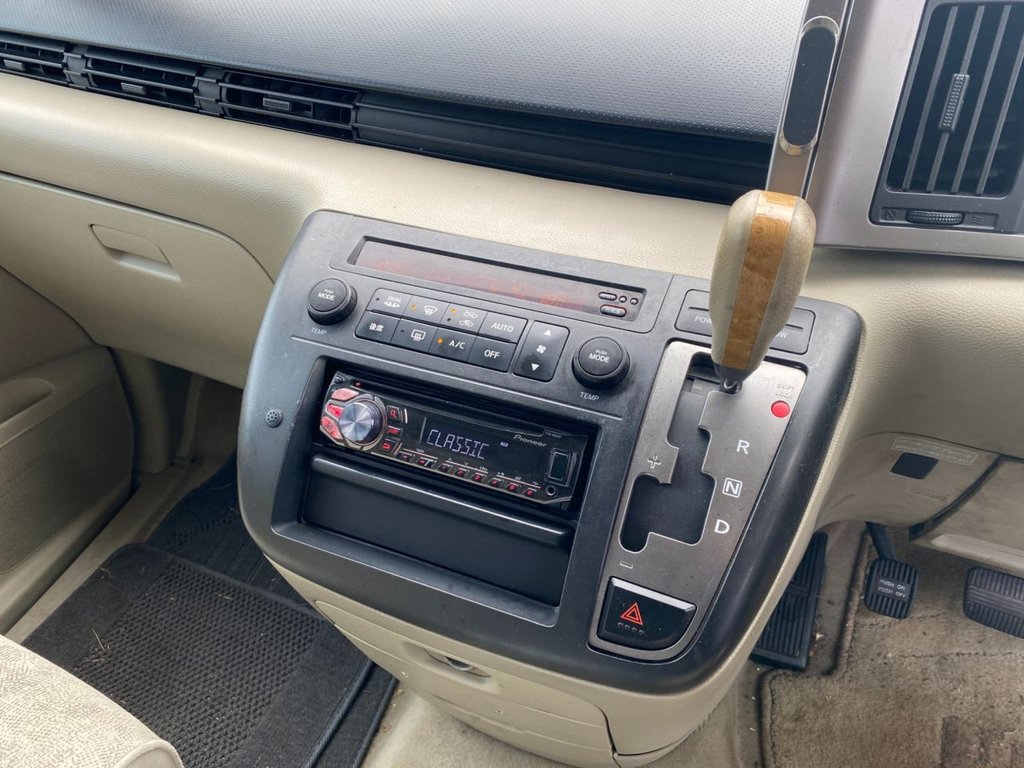 Used Nissan Elgrand 2013 for sale - 77680902: Photo 19