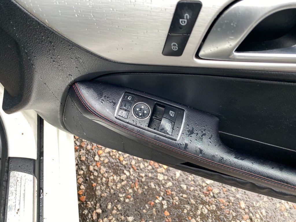 Used Mercedes-Benz SLK 2013 for sale - 77668907: Photo 14