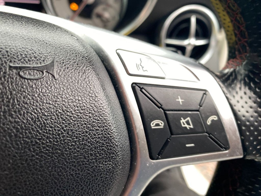 Used Mercedes-Benz SLK 2013 for sale - 77668907: Photo 19