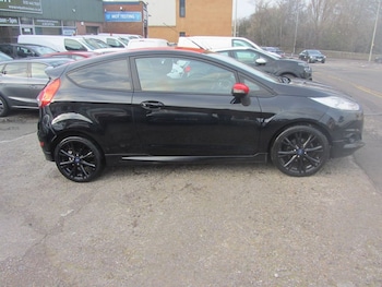 Used Ford Fiesta 2015 for sale - 76910328: Photo