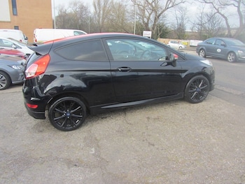 Used Ford Fiesta 2015 for sale - 76910328: Photo