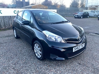 Used Toyota Yaris 2013 for sale - 76632442: Photo