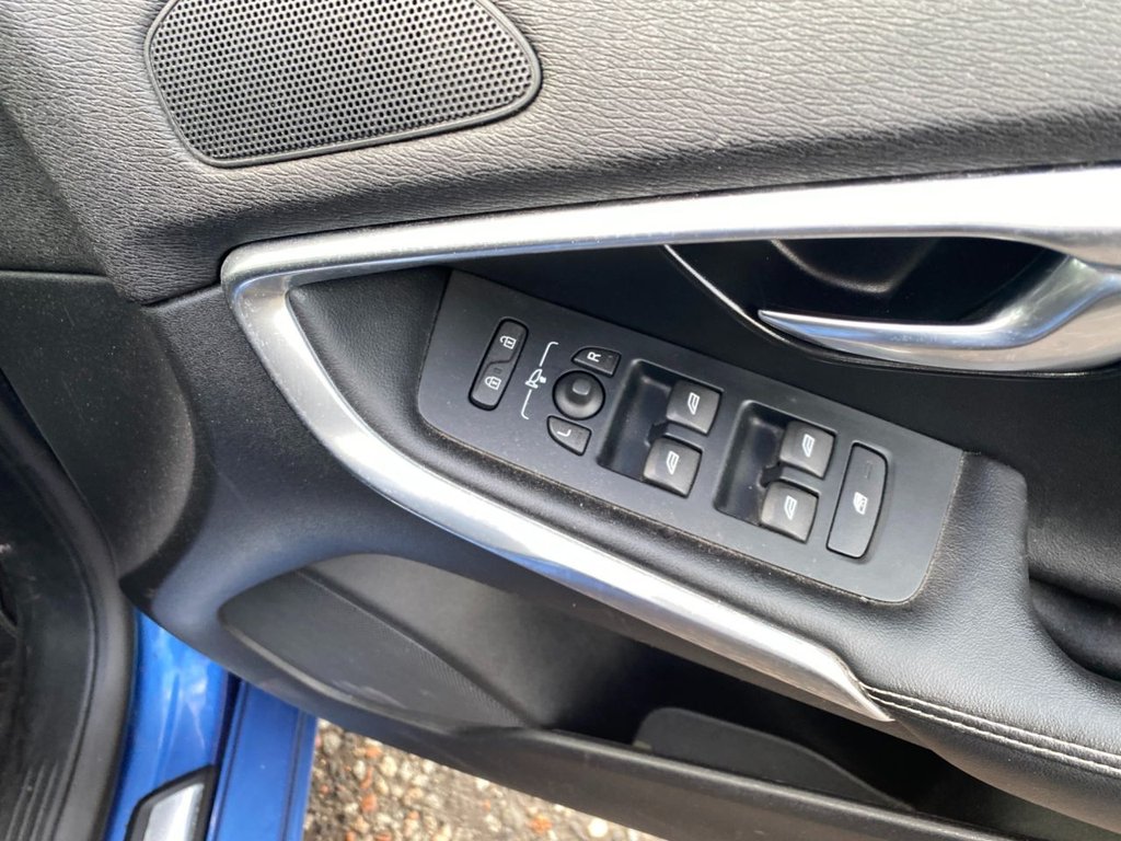 Used Volvo V40 2016 for sale - 76686119: Photo 15