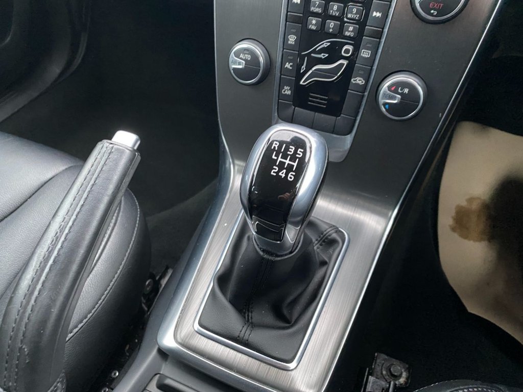 Used Volvo V40 2015 for sale - 77408435: Photo 10