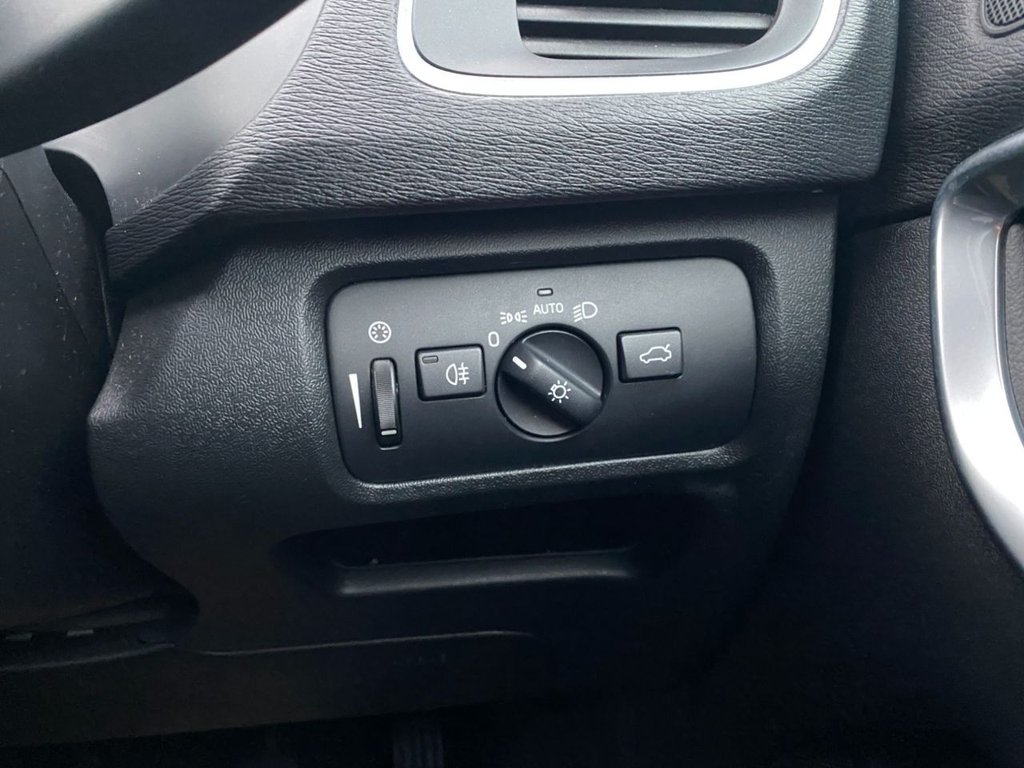 Used Volvo V40 2015 for sale - 77408435: Photo 16