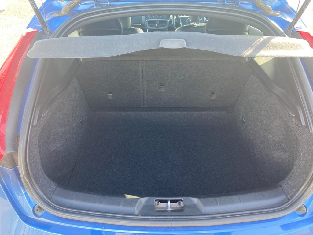 Used Volvo V40 2017 for sale - 77952853: Photo 31