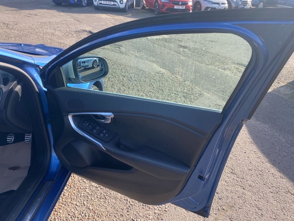 Used Volvo V40 2017 for sale - 77952853: Photo 34