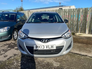 Used Hyundai i20 2013 for sale - 76396198: Photo