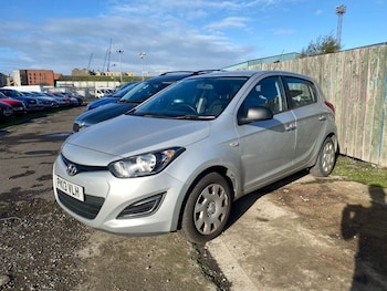 Used Hyundai i20 2013 for sale - 76396198: Photo