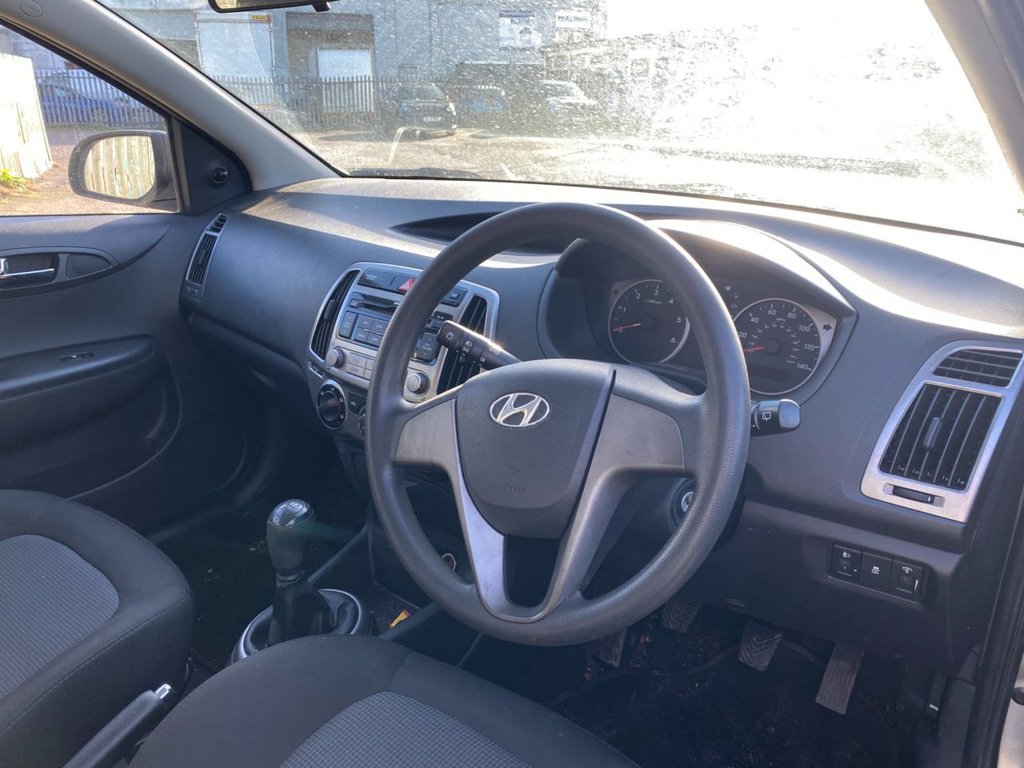 Used Hyundai i20 2013 for sale - 76396198: Photo 4