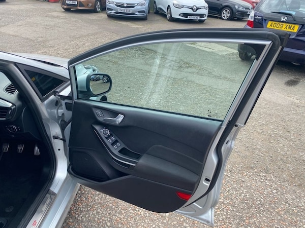 Used Ford Fiesta 2020 for sale - 75410725: Photo 32