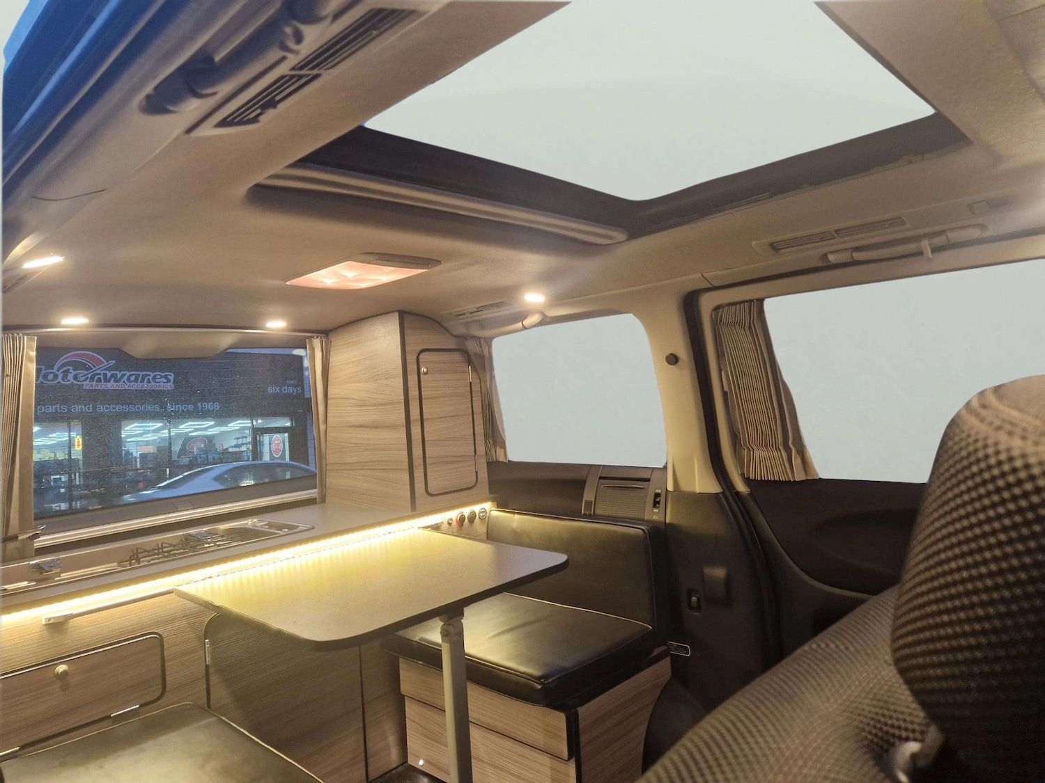 Used Nissan Elgrand 2020 for sale - 76595247: Photo 46