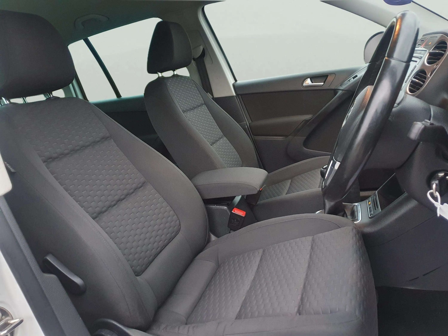 Used Volkswagen Tiguan 2011 for sale - 76547309: Photo 30