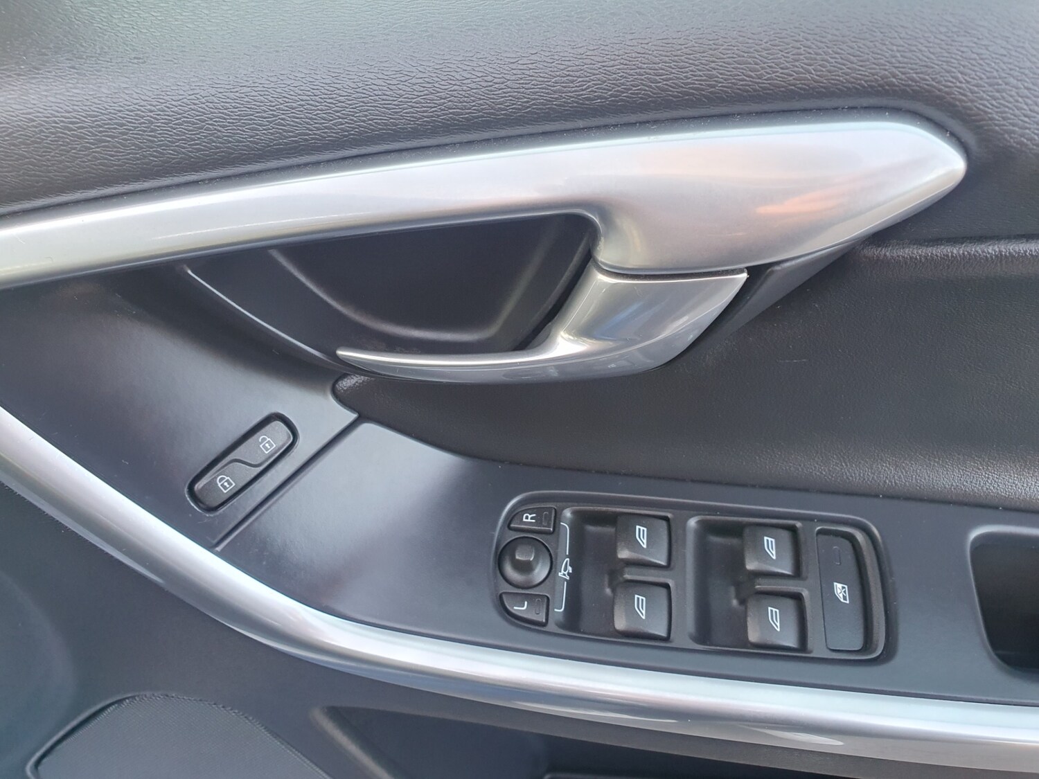 Used Volvo XC60 2017 for sale - 77584235: Photo 51