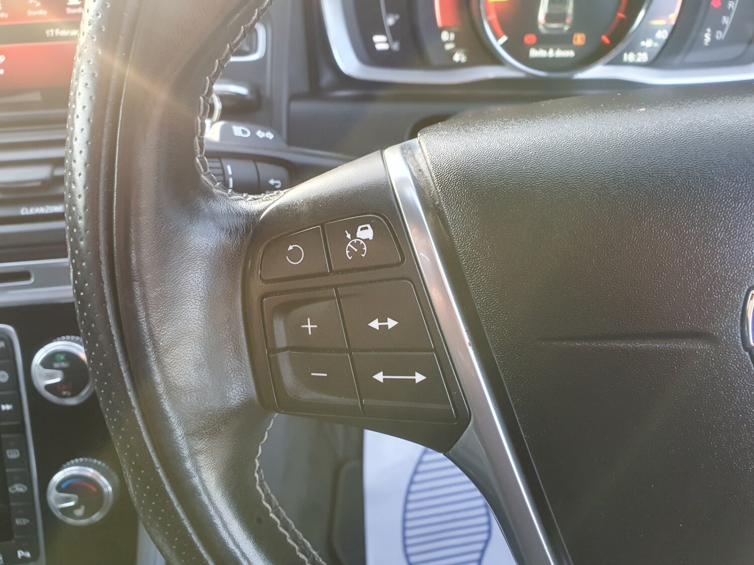 Used Volvo XC60 2017 for sale - 77584235: Photo 54