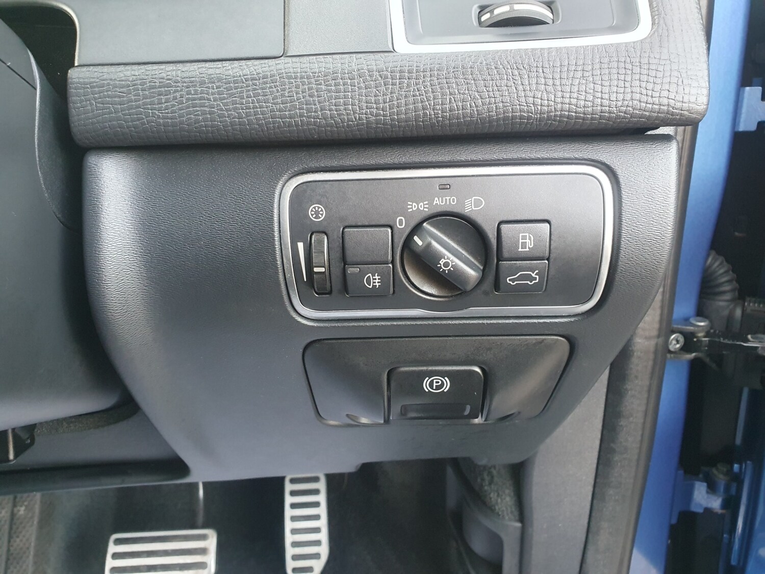 Used Volvo XC60 2017 for sale - 77584235: Photo 56