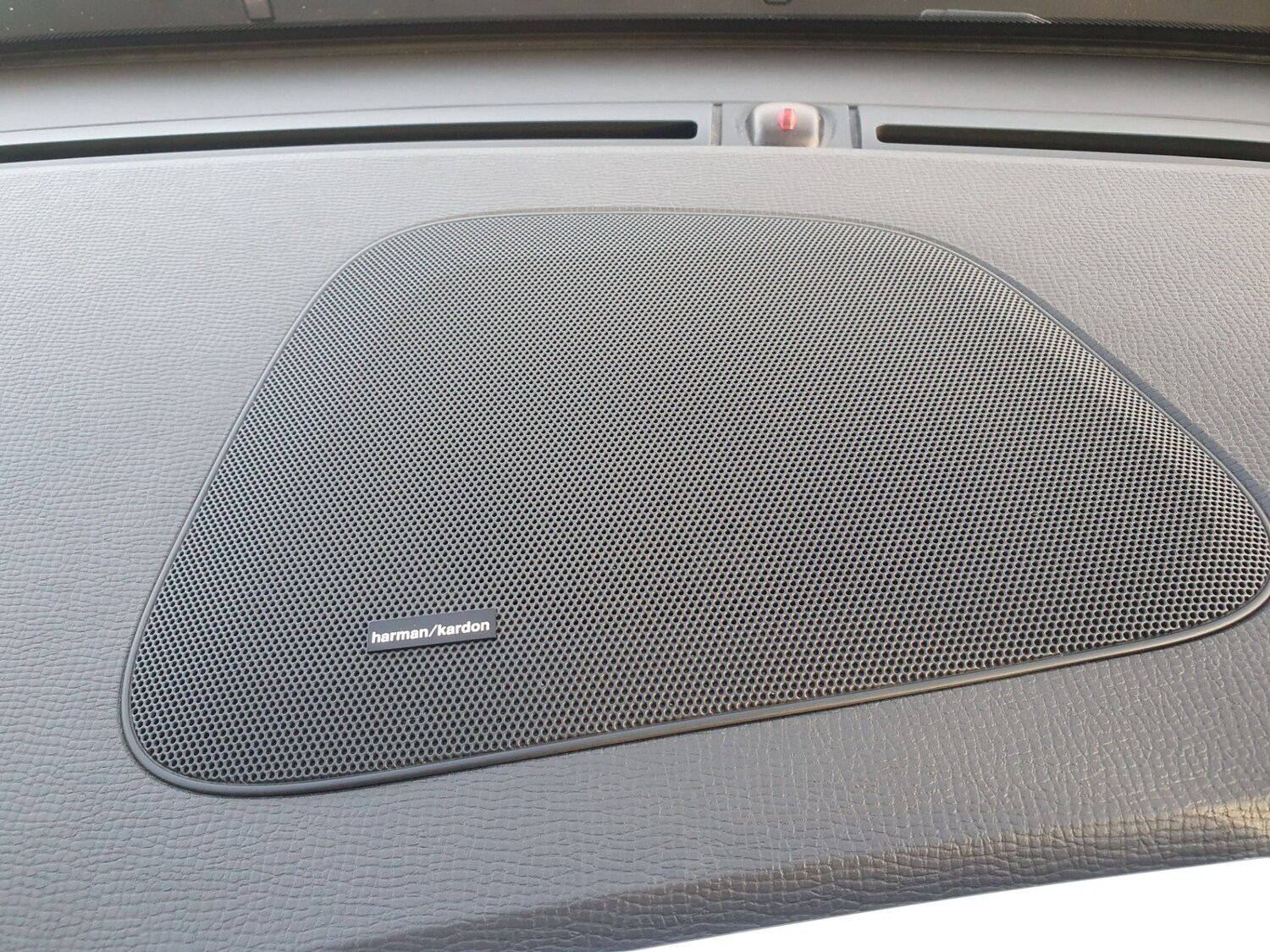 Used Volvo XC60 2017 for sale - 77584235: Photo 65