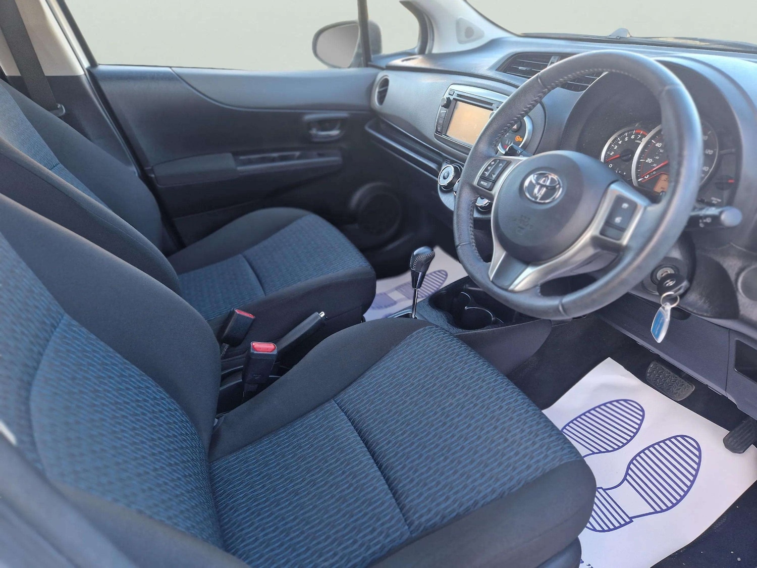 Used Toyota Yaris 2012 for sale - 76782583: Photo 33