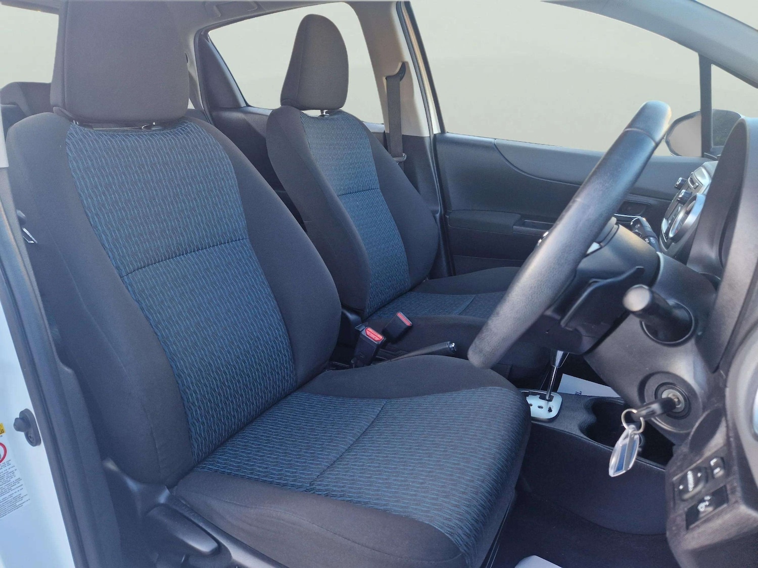 Used Toyota Yaris 2012 for sale - 76782583: Photo 35