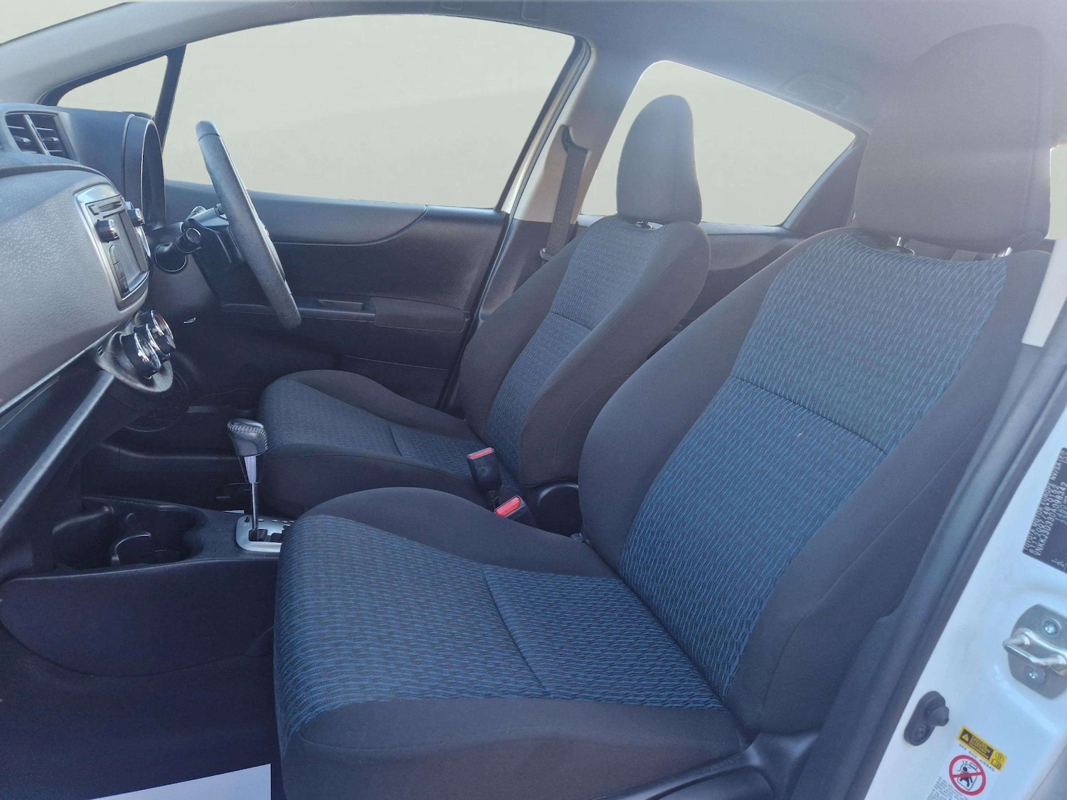 Used Toyota Yaris 2012 for sale - 76782583: Photo 39