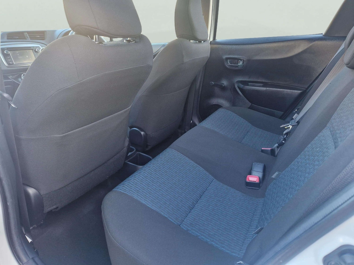 Used Toyota Yaris 2012 for sale - 76782583: Photo 42