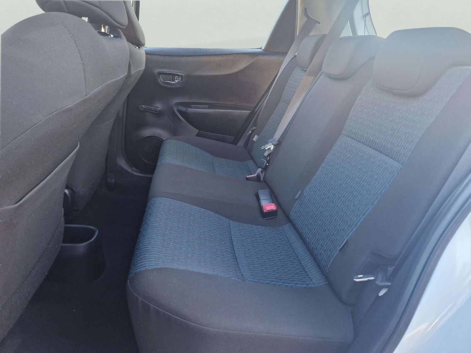 Used Toyota Yaris 2012 for sale - 76782583: Photo 44