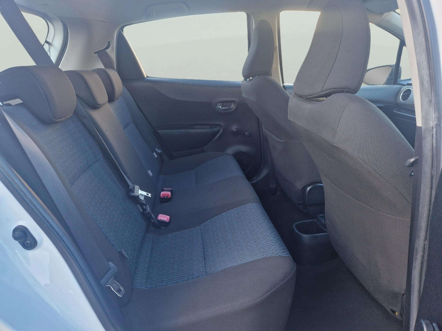 Used Toyota Yaris 2012 for sale - 76782583: Photo 47