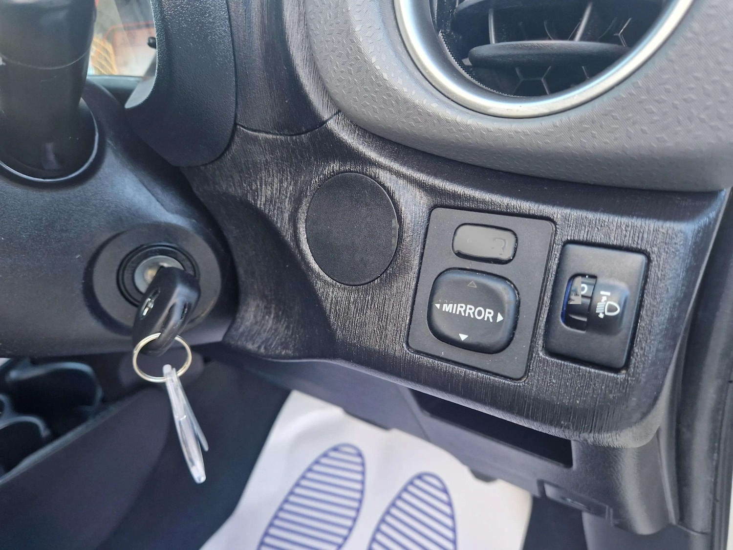 Used Toyota Yaris 2012 for sale - 76782583: Photo 49