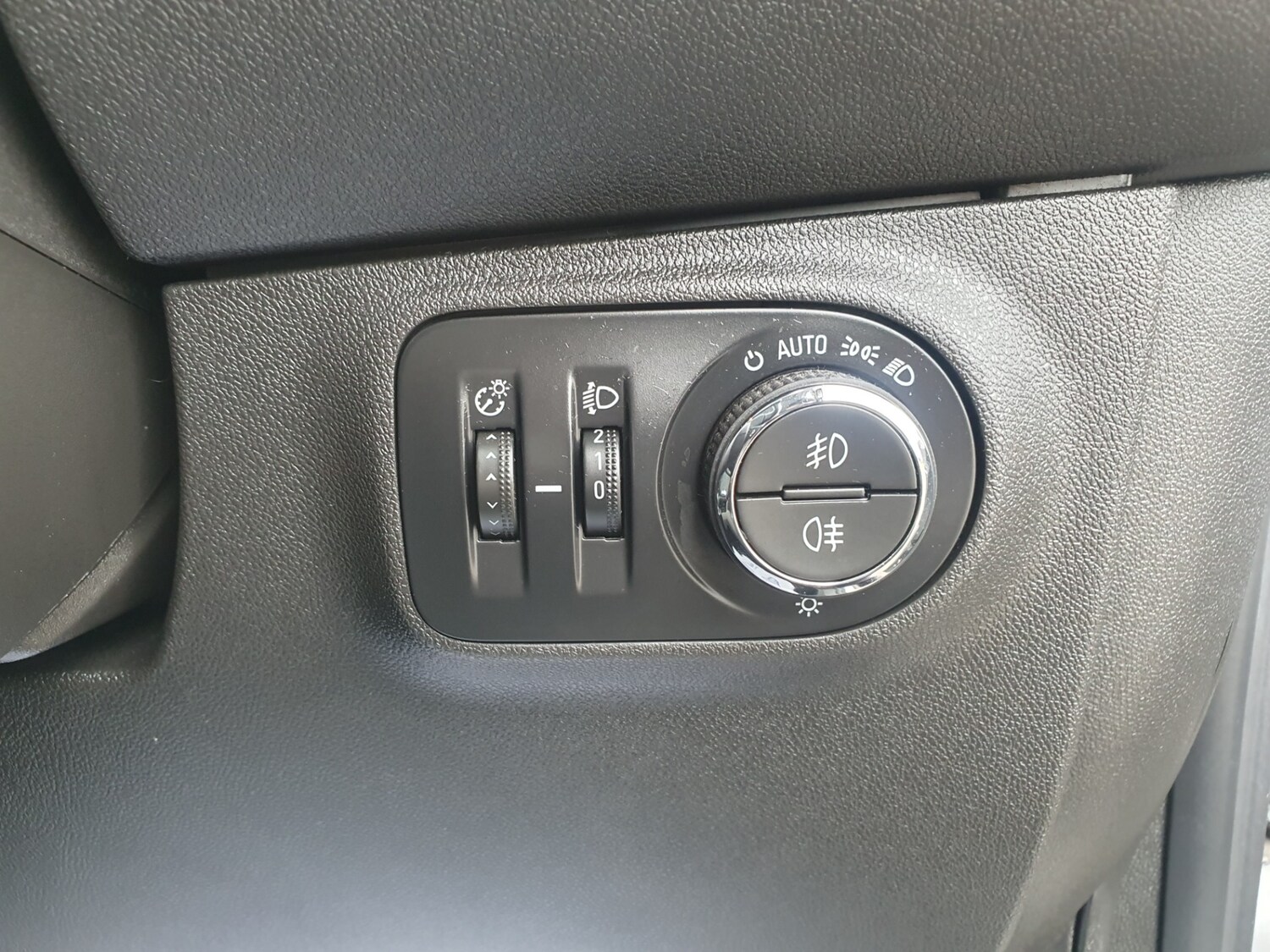 Used Vauxhall Corsa 2015 for sale - 76162073: Photo 52