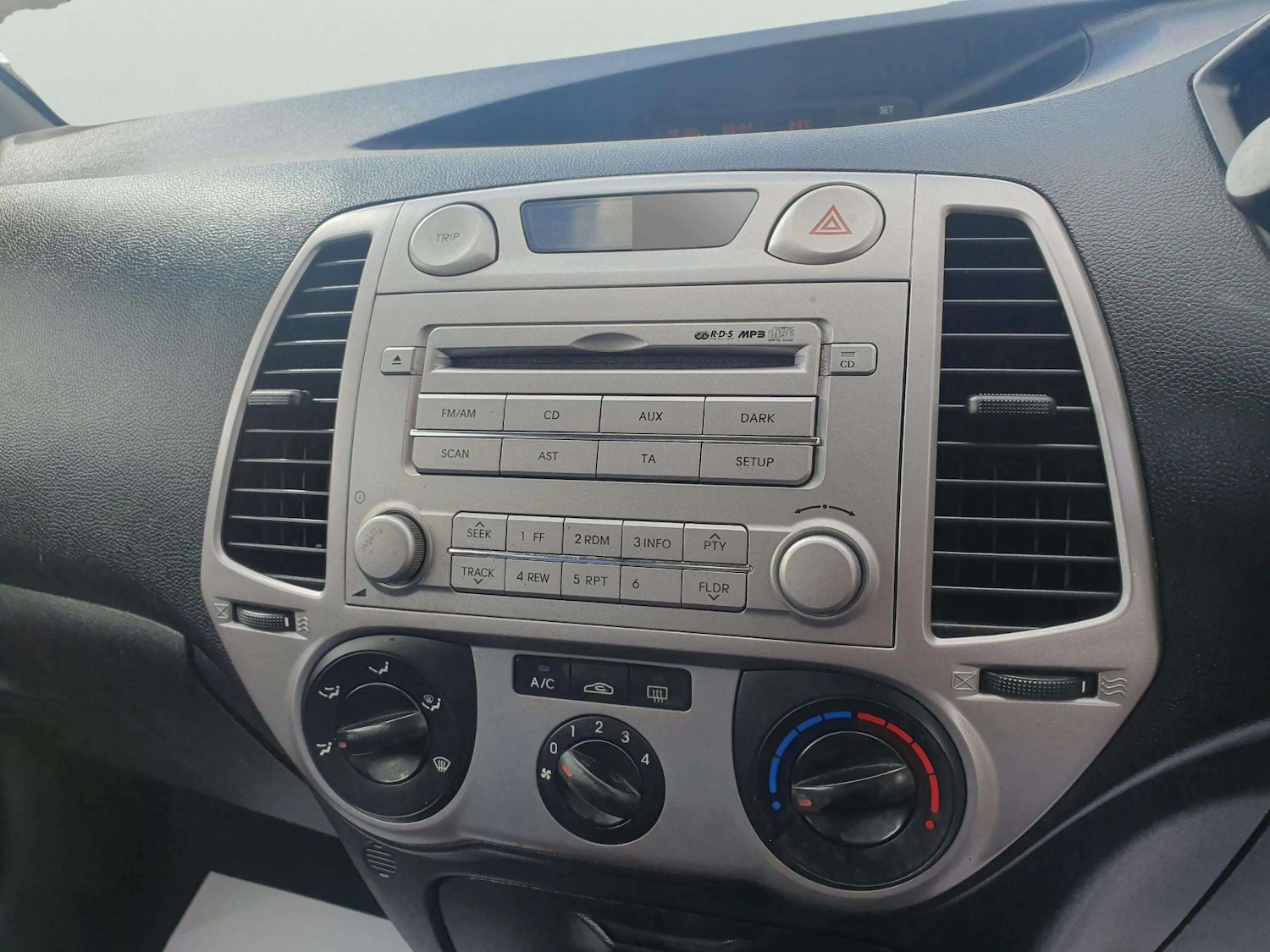 Used Hyundai i20 2010 for sale - 76316960: Photo 47