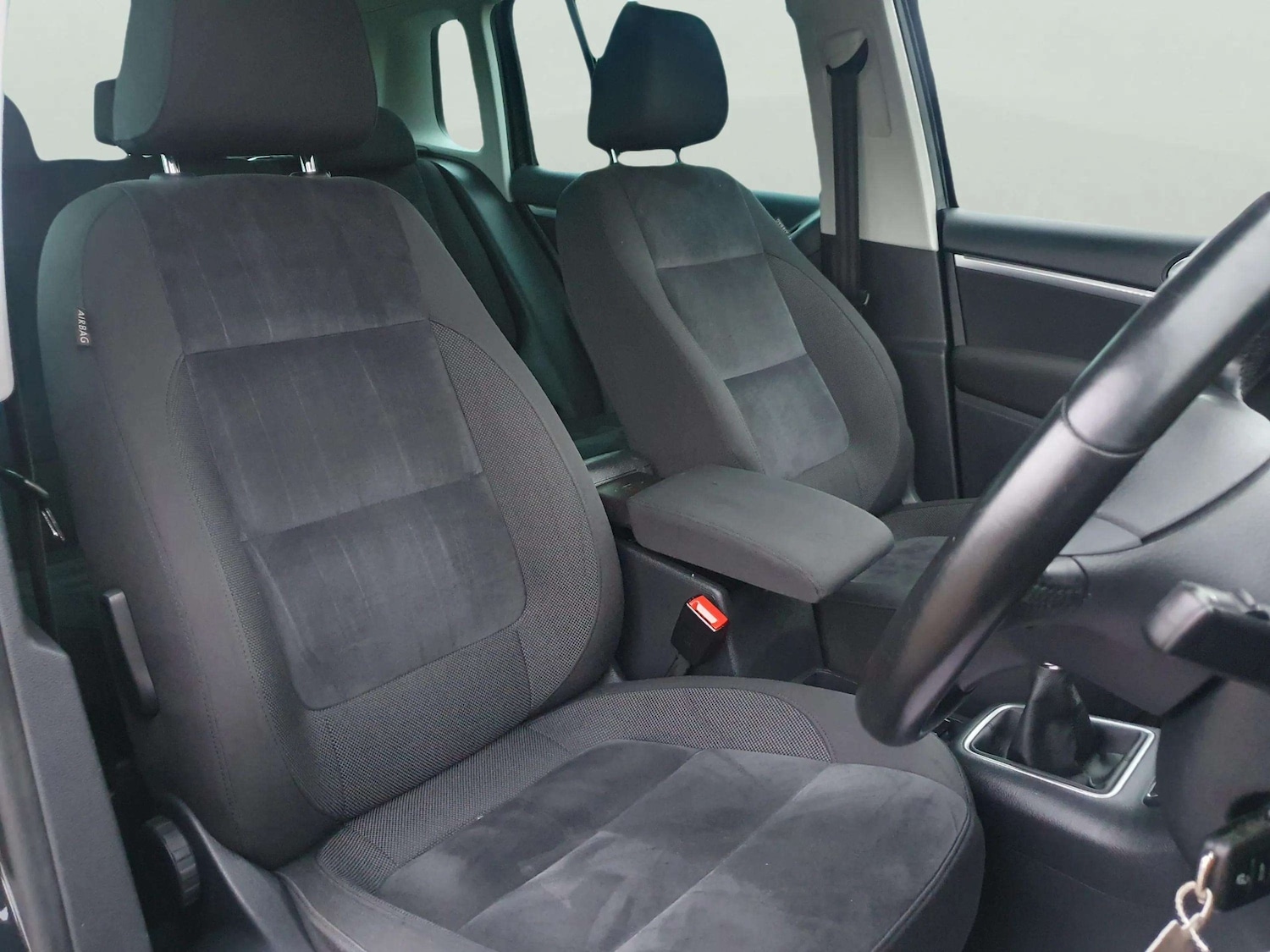 Used Volkswagen Tiguan 2015 for sale - 76292310: Photo 32