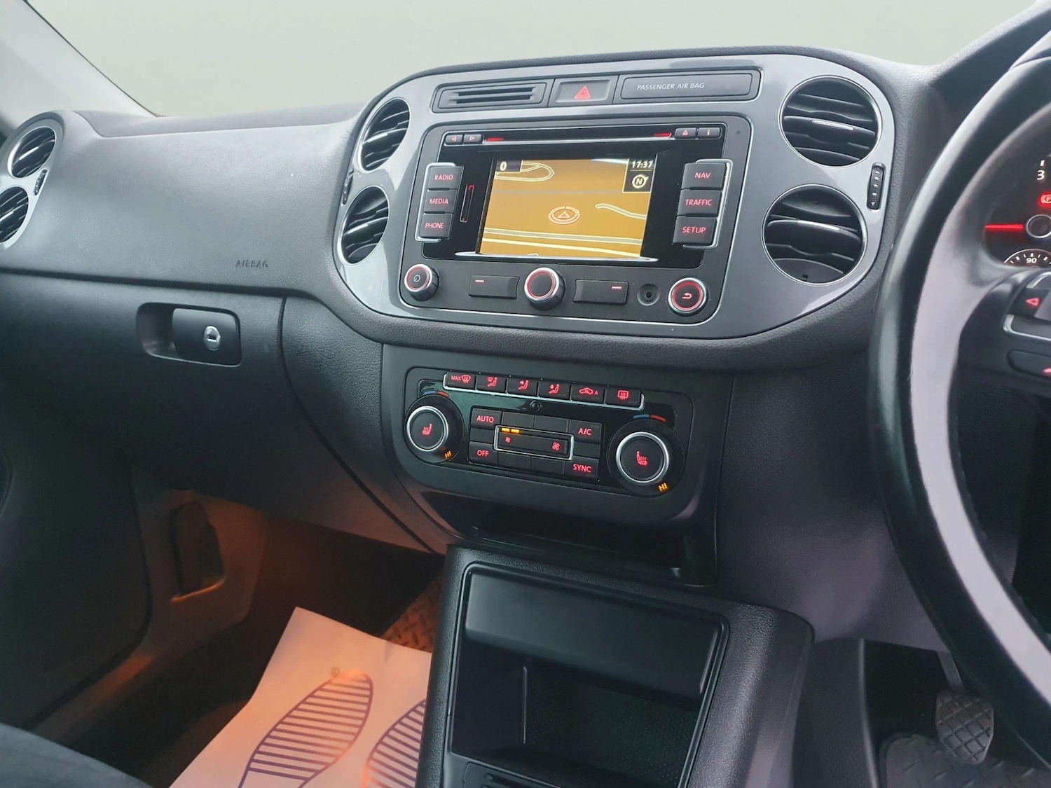 Used Volkswagen Tiguan 2015 for sale - 76292310: Photo 34