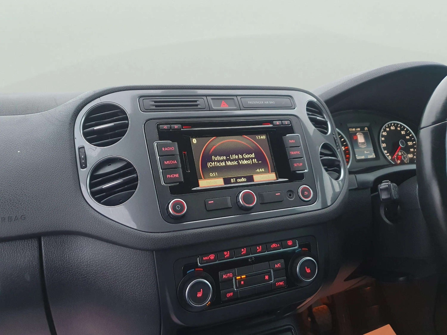 Used Volkswagen Tiguan 2015 for sale - 76292310: Photo 41