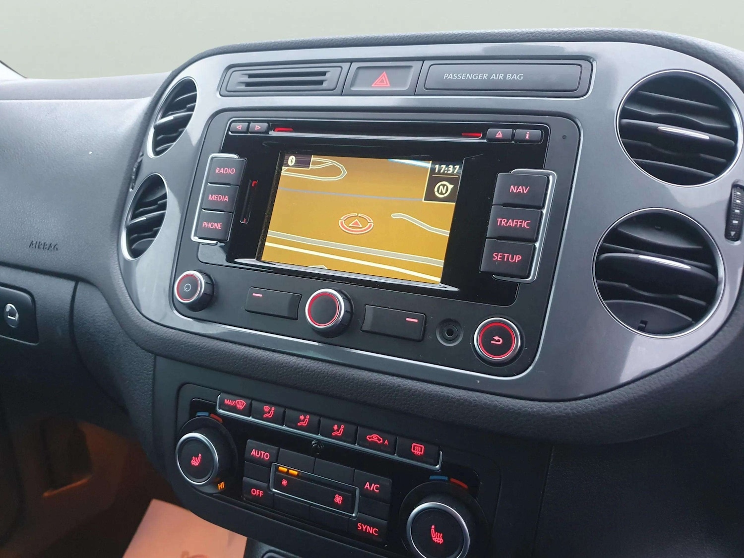 Used Volkswagen Tiguan 2015 for sale - 76292310: Photo 52