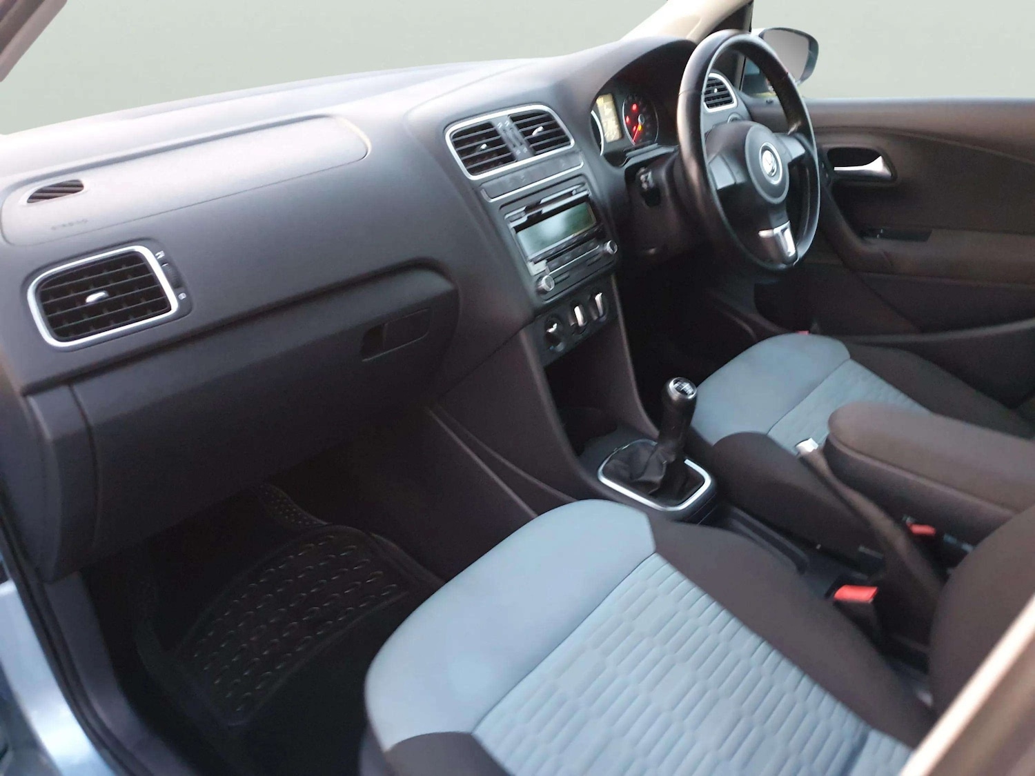 Used Volkswagen Polo 2011 for sale - 76357205: Photo 38