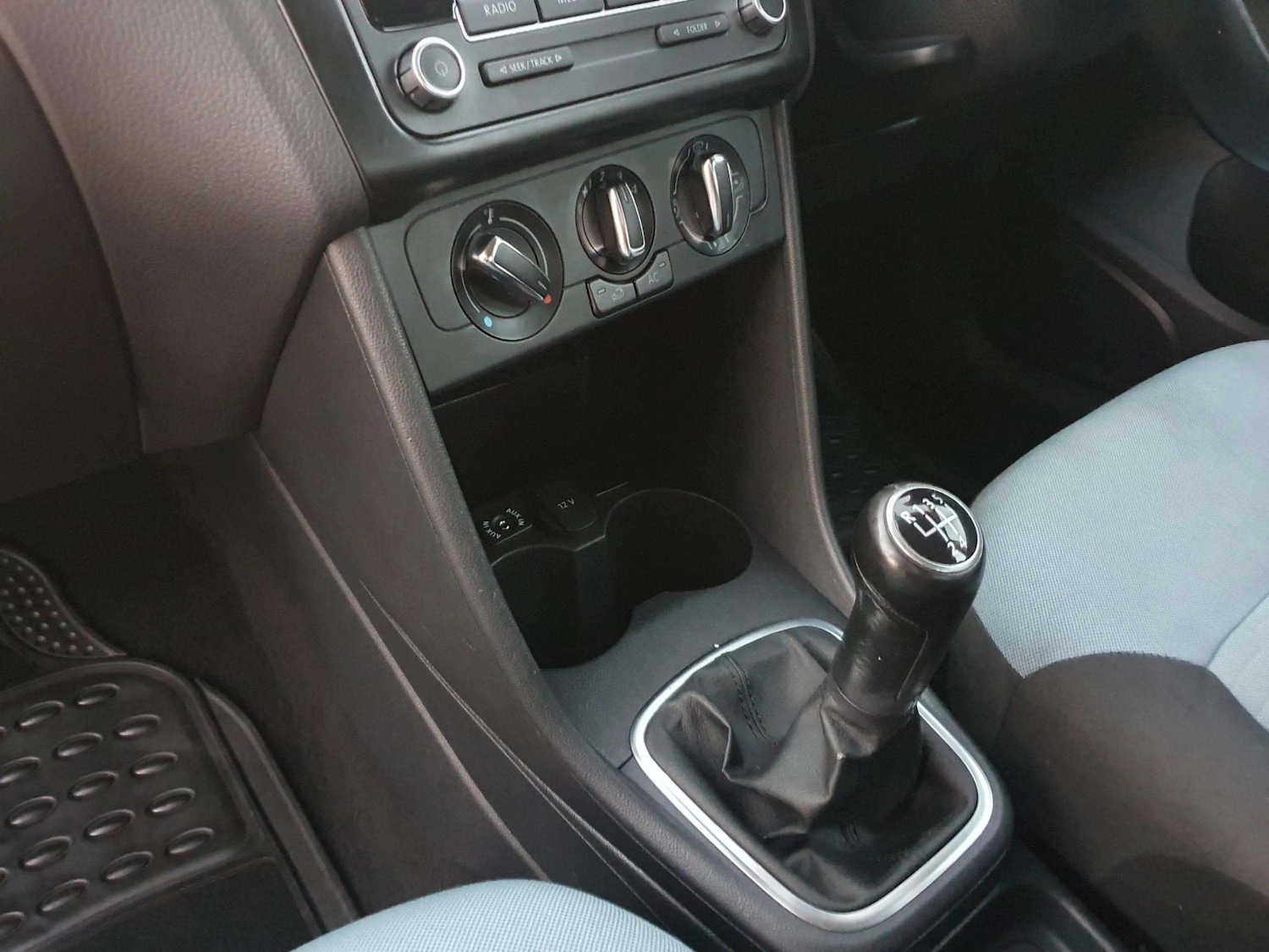 Used Volkswagen Polo 2011 for sale - 76357205: Photo 41