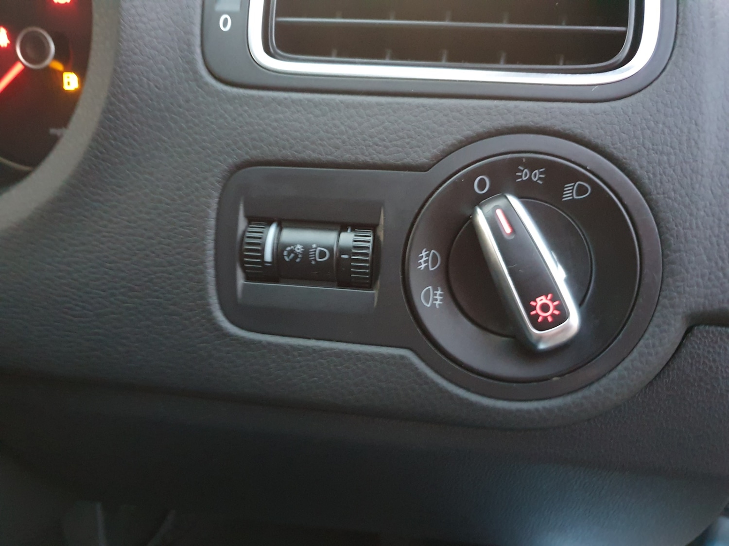Used Volkswagen Polo 2011 for sale - 76357205: Photo 42