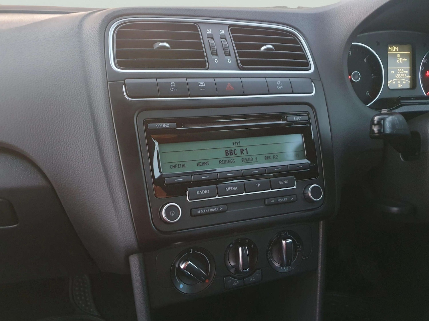 Used Volkswagen Polo 2011 for sale - 76357205: Photo 50