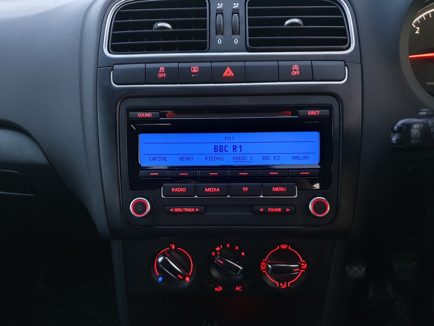 Used Volkswagen Polo 2011 for sale - 76357205: Photo 51