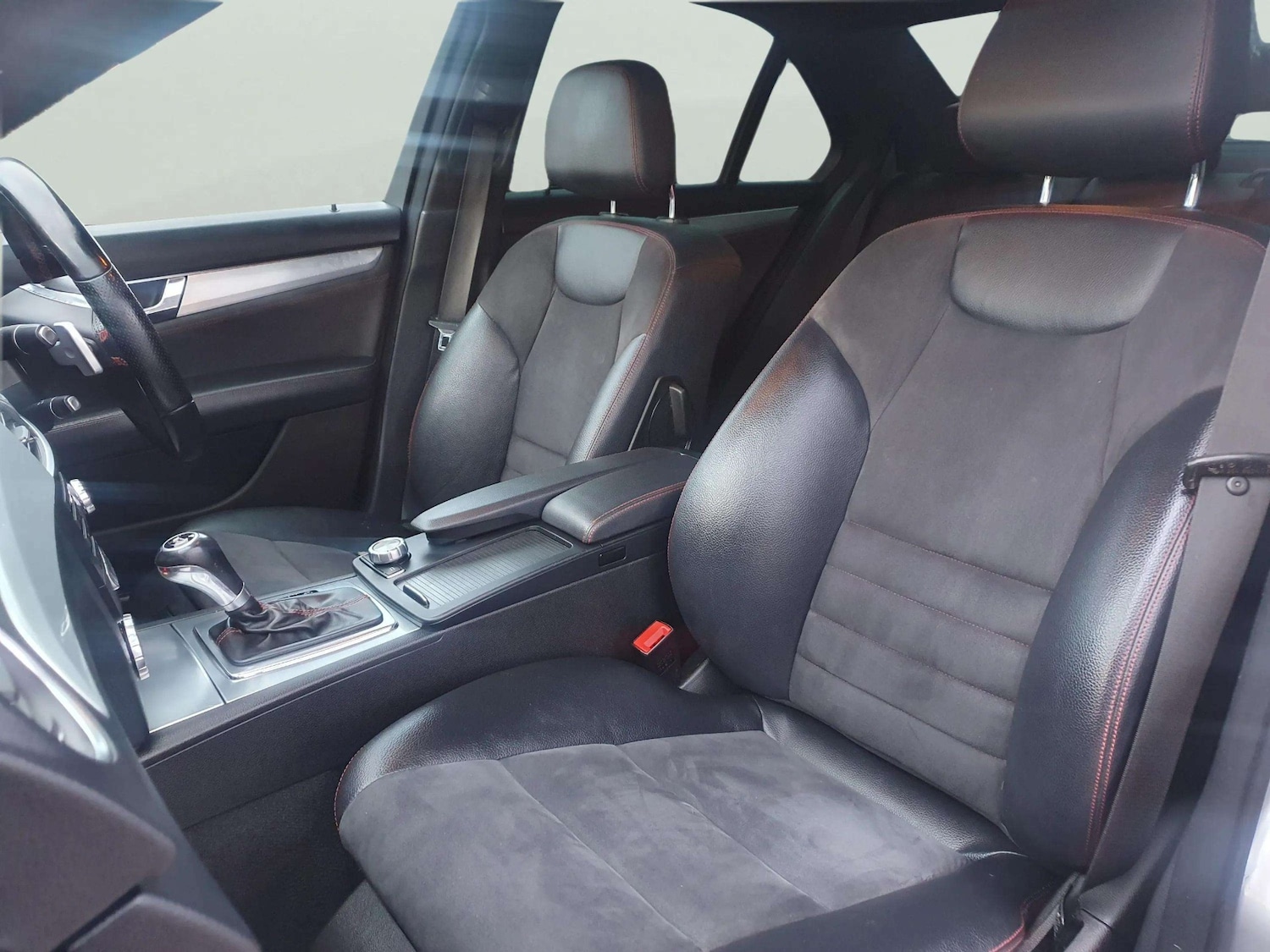 Used Mercedes-Benz C Class 2013 for sale - 77848884: Photo 37